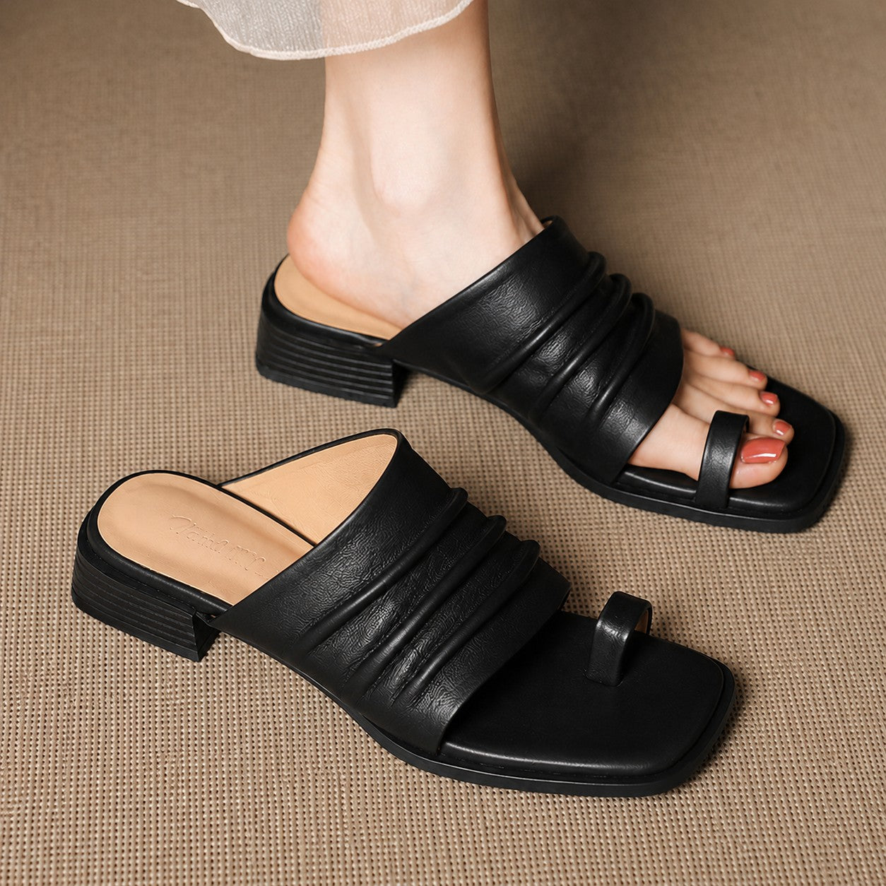 Greta toe ring leather slide sandals - detail