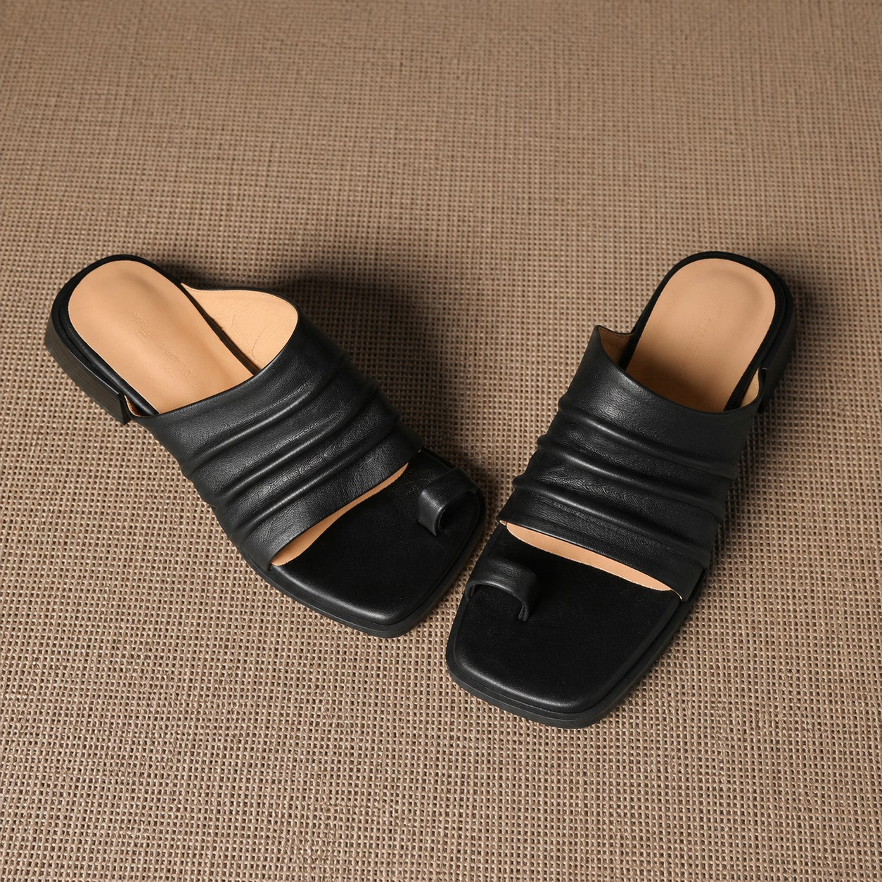Greta toe ring leather slide sandals - detail
