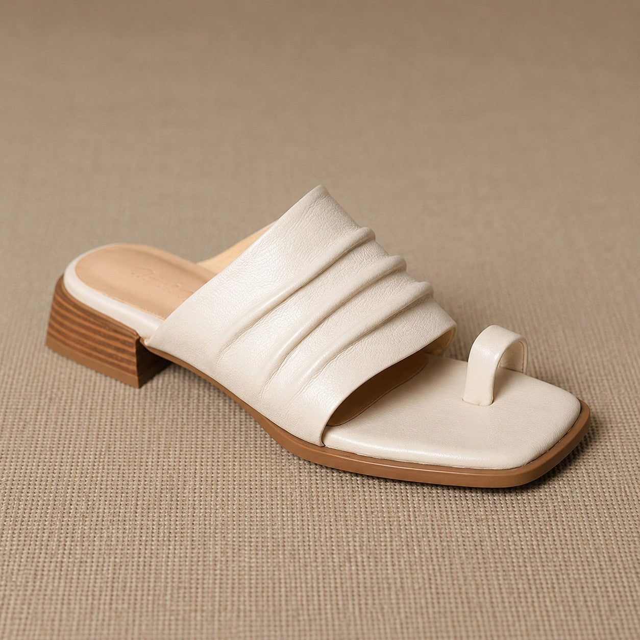 Greta toe ring leather slide sandals - detail