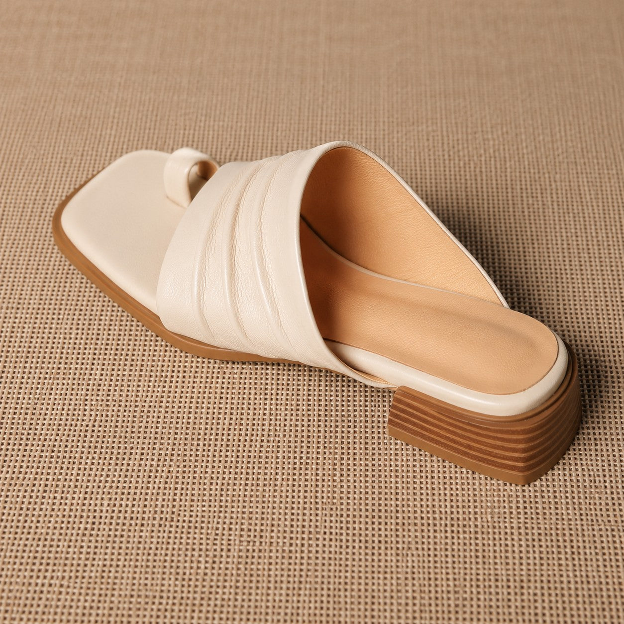 Greta toe ring leather slide sandals - detail