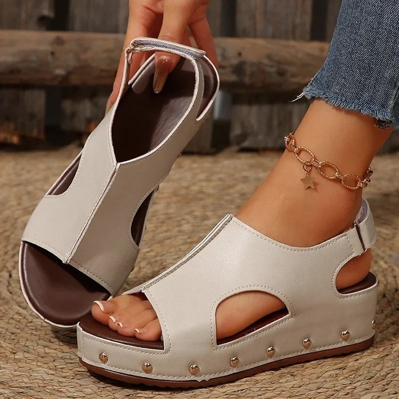 Pia studded platform sandals - Beige